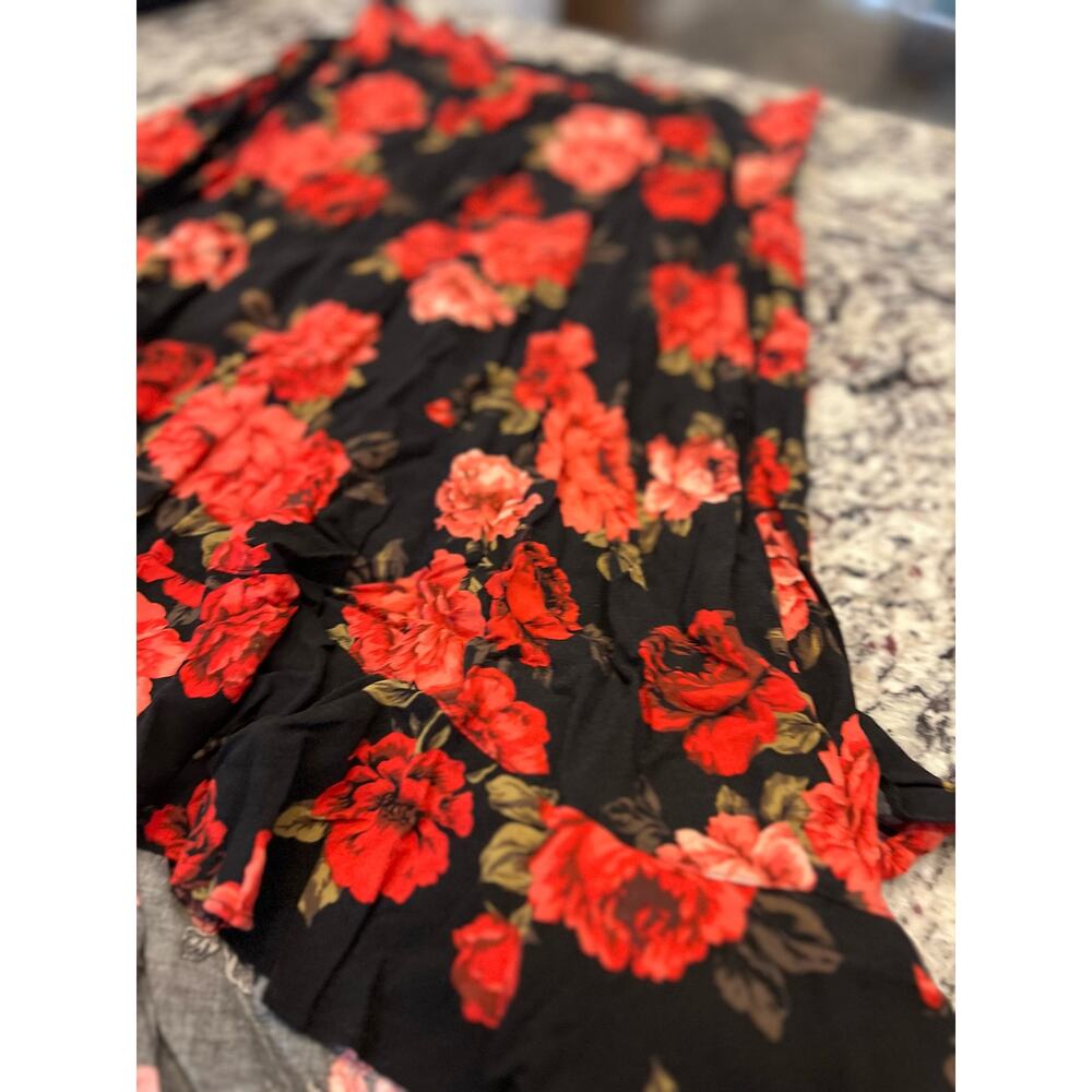 Torrid black rose high low Challis skirt size 0 - Picture 5 of 11